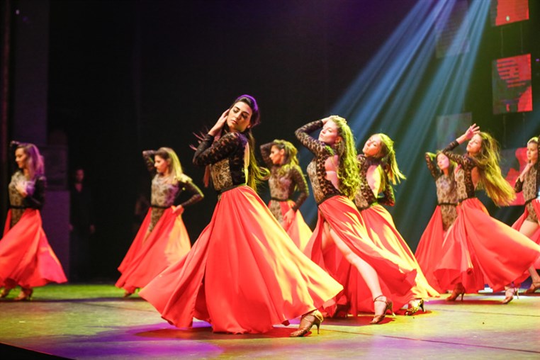 Tribe Dance Hold Your Dream 